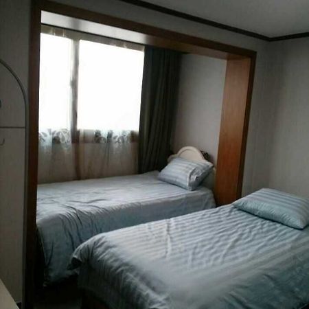 K Star Road Guesthouse - Hostel Szöul Kültér fotó