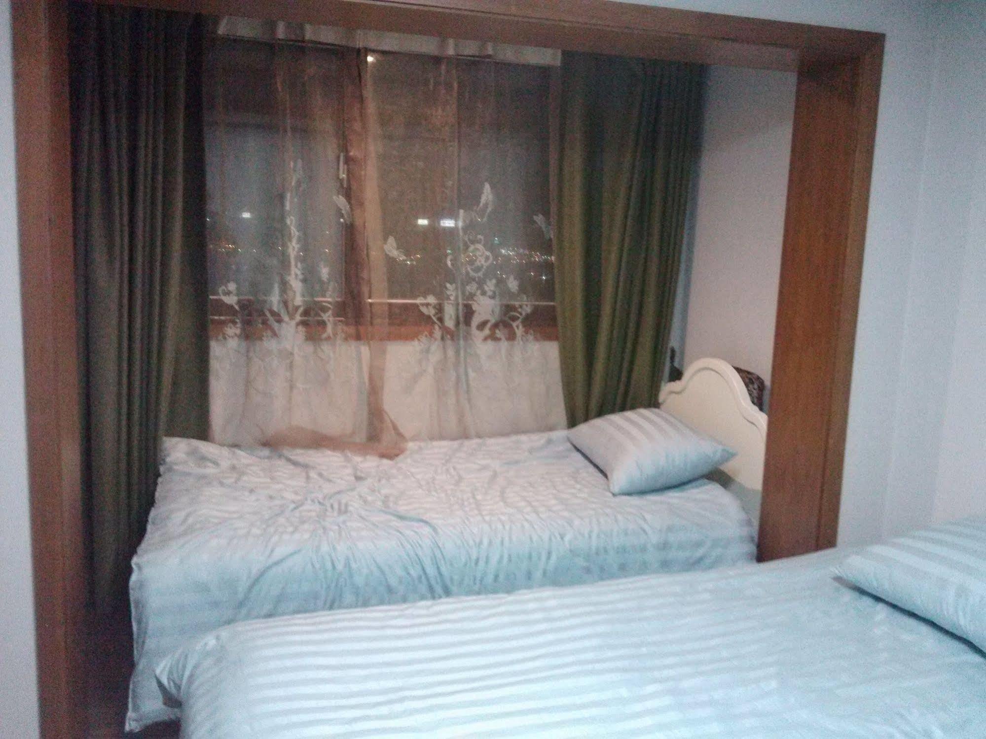 K Star Road Guesthouse - Hostel Szöul Kültér fotó