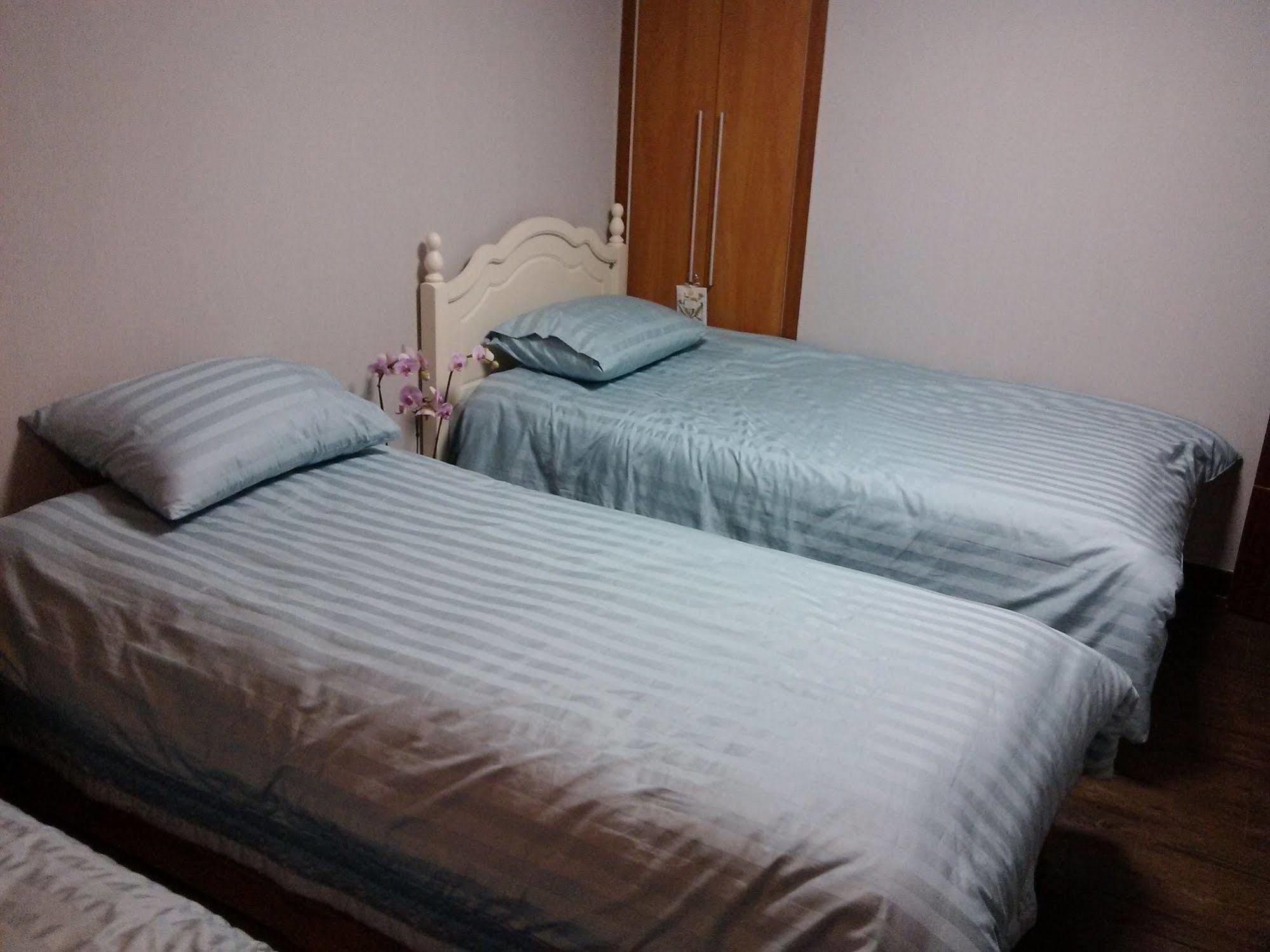 K Star Road Guesthouse - Hostel Szöul Kültér fotó